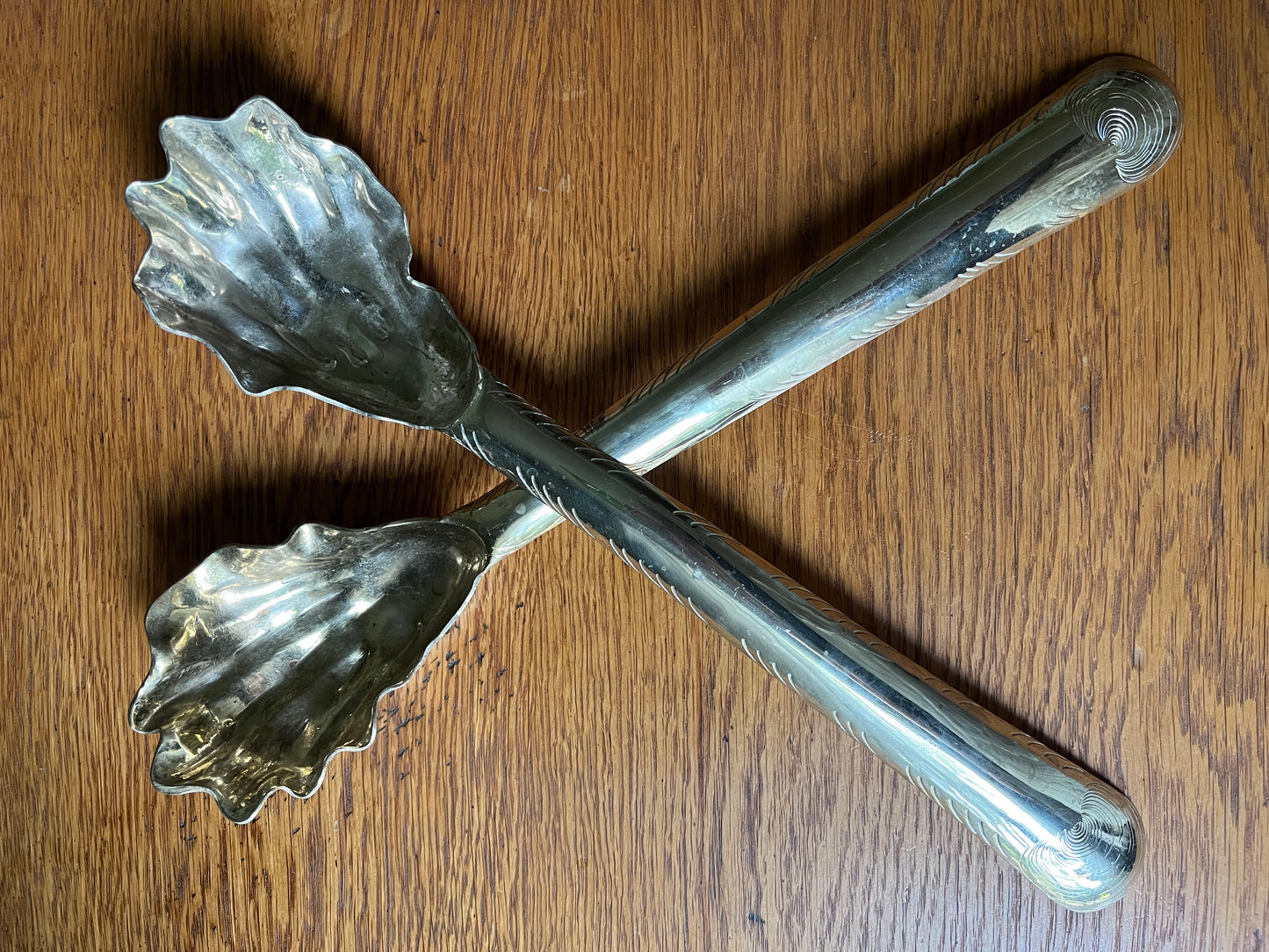 GoGo Oyster Shell Serving Utensils